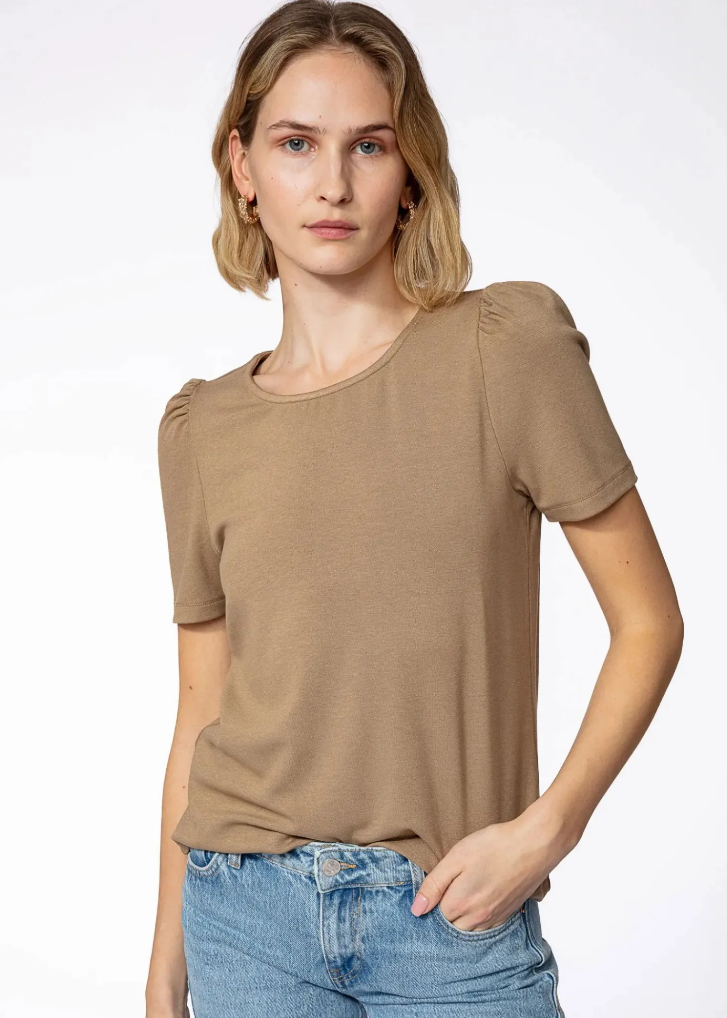 Beige t-shirt med puffärm