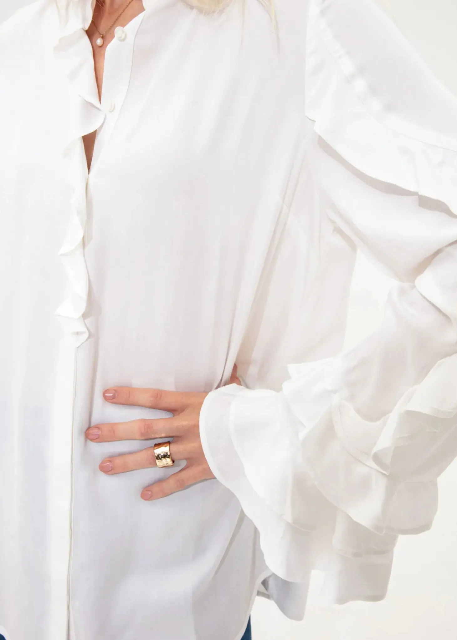 Blus med volanger