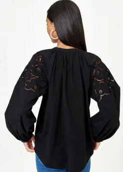 Broderad blus