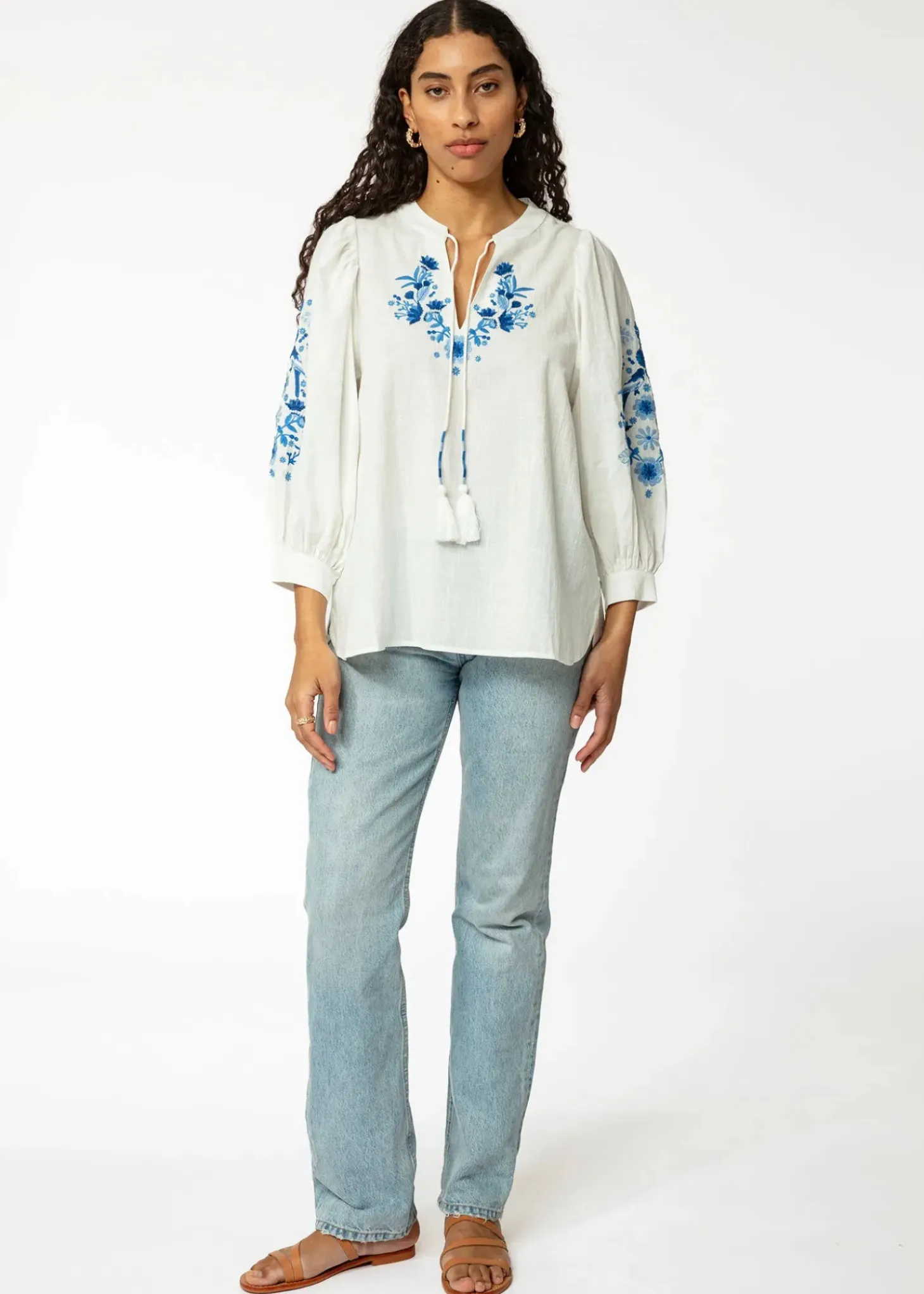 Broderad blus med puffärm