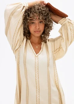 Broderad blus med puffärm