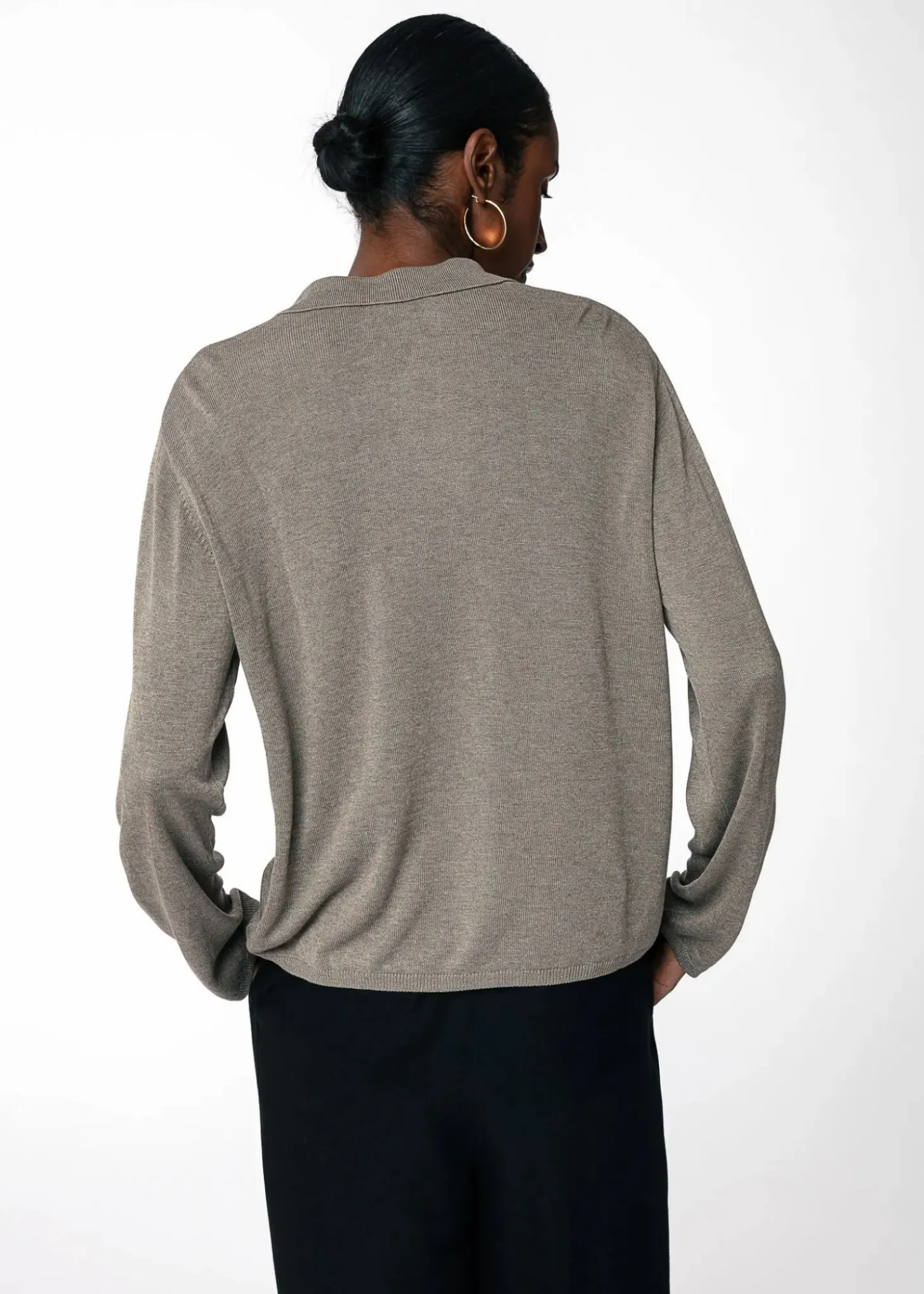 Enfärgad cardigan med krage