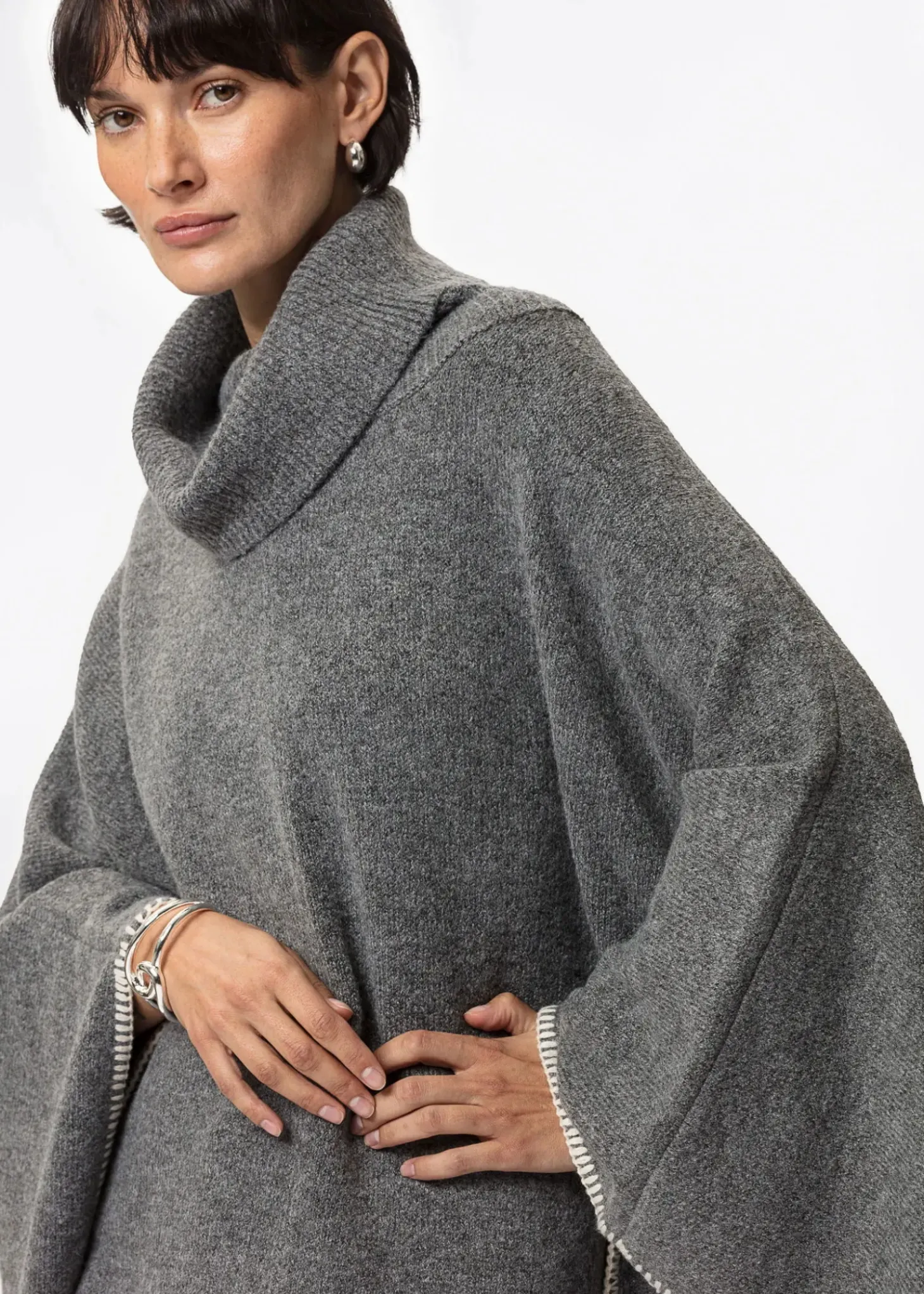 Grå poncho