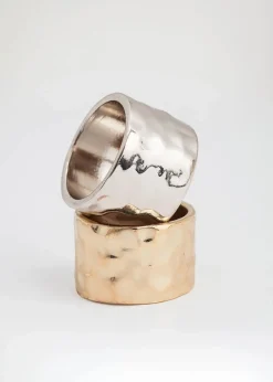 Hamrad silverfärgad ring