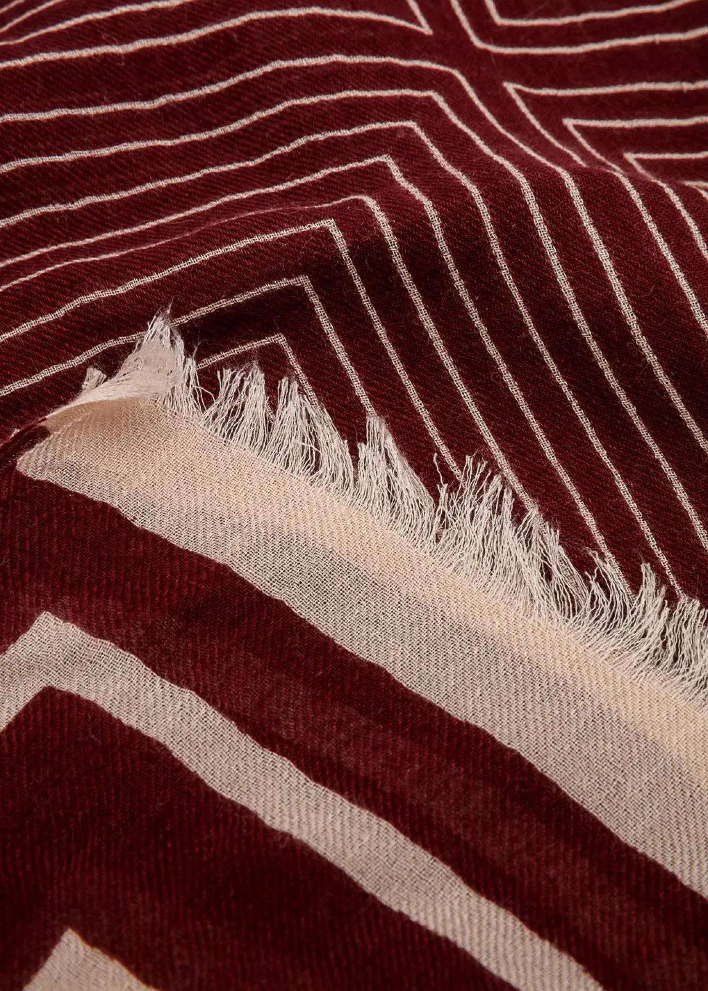 Mönstrad lång röd scarf