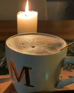 Mugg med bokstav