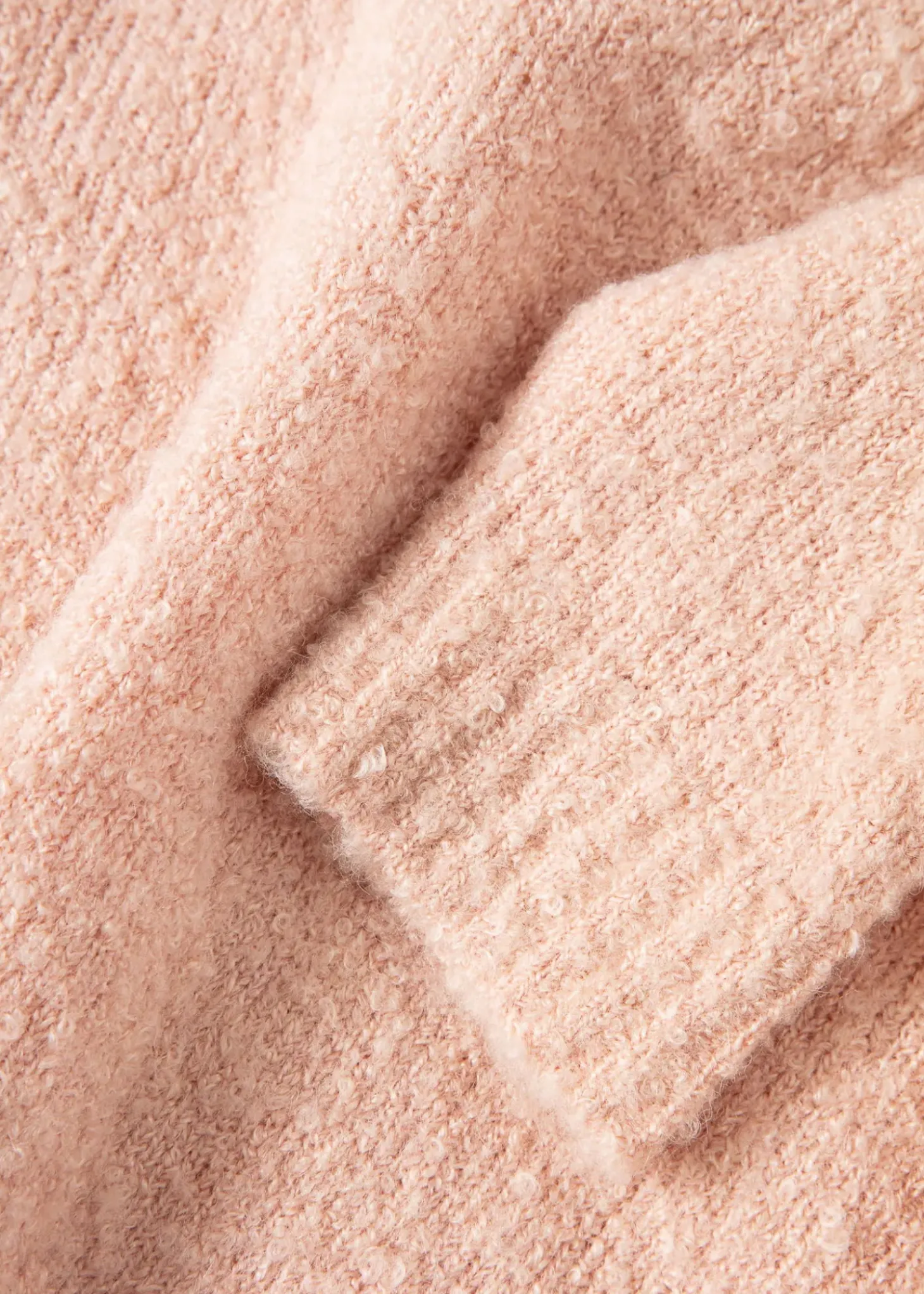 Rosa stickad bouclétröja