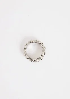 Silverfärgad ring