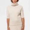 Stickad beige polotröja