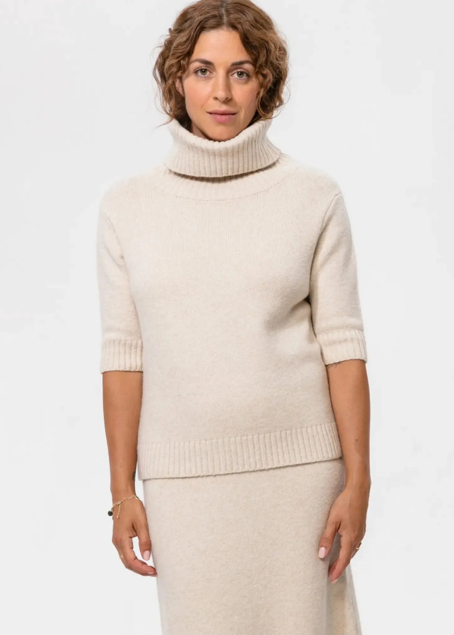 Stickad beige polotröja