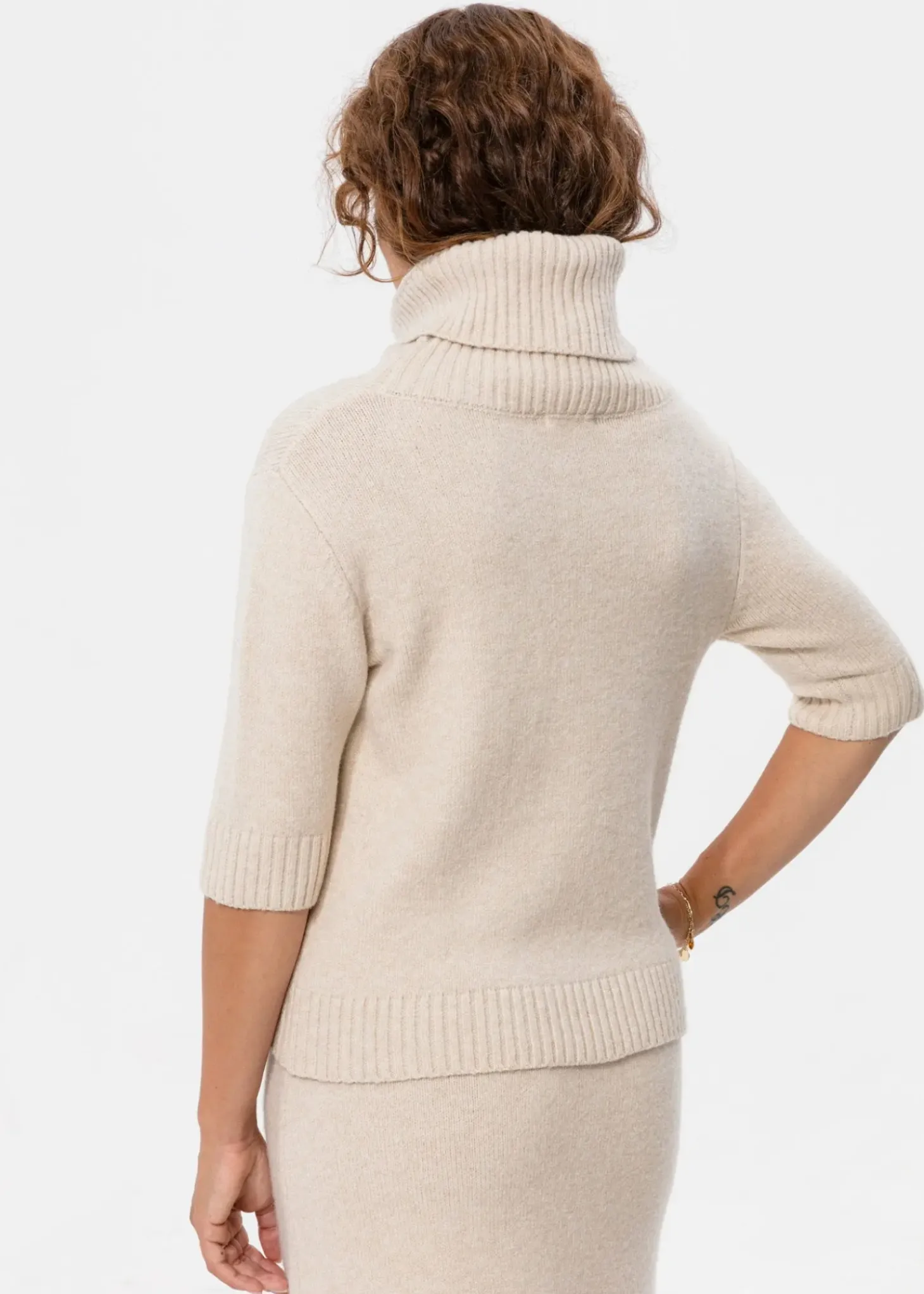 Stickad beige polotröja