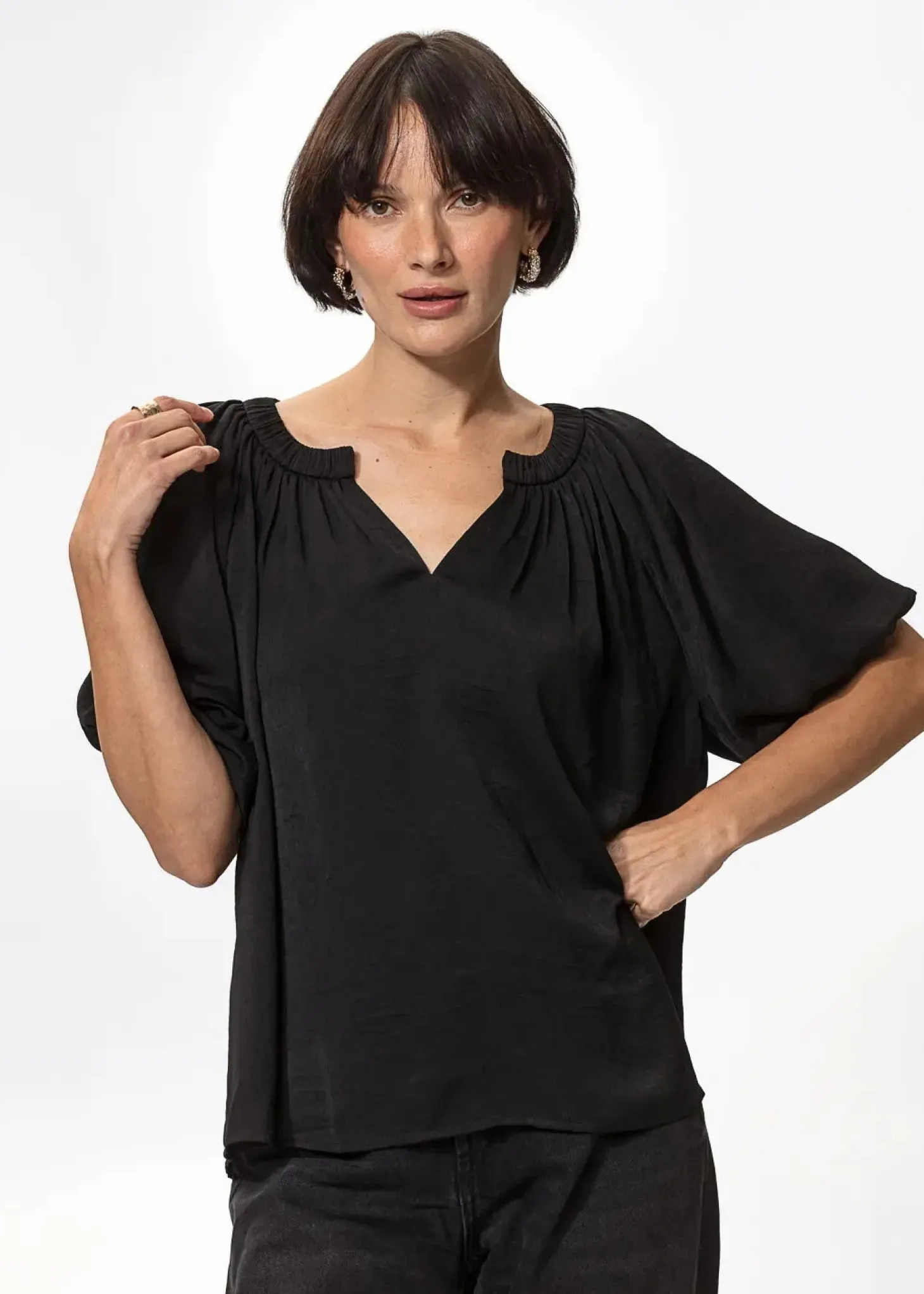 Svart blus med puffärm