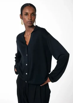 Svart finstickad cardigan med krage