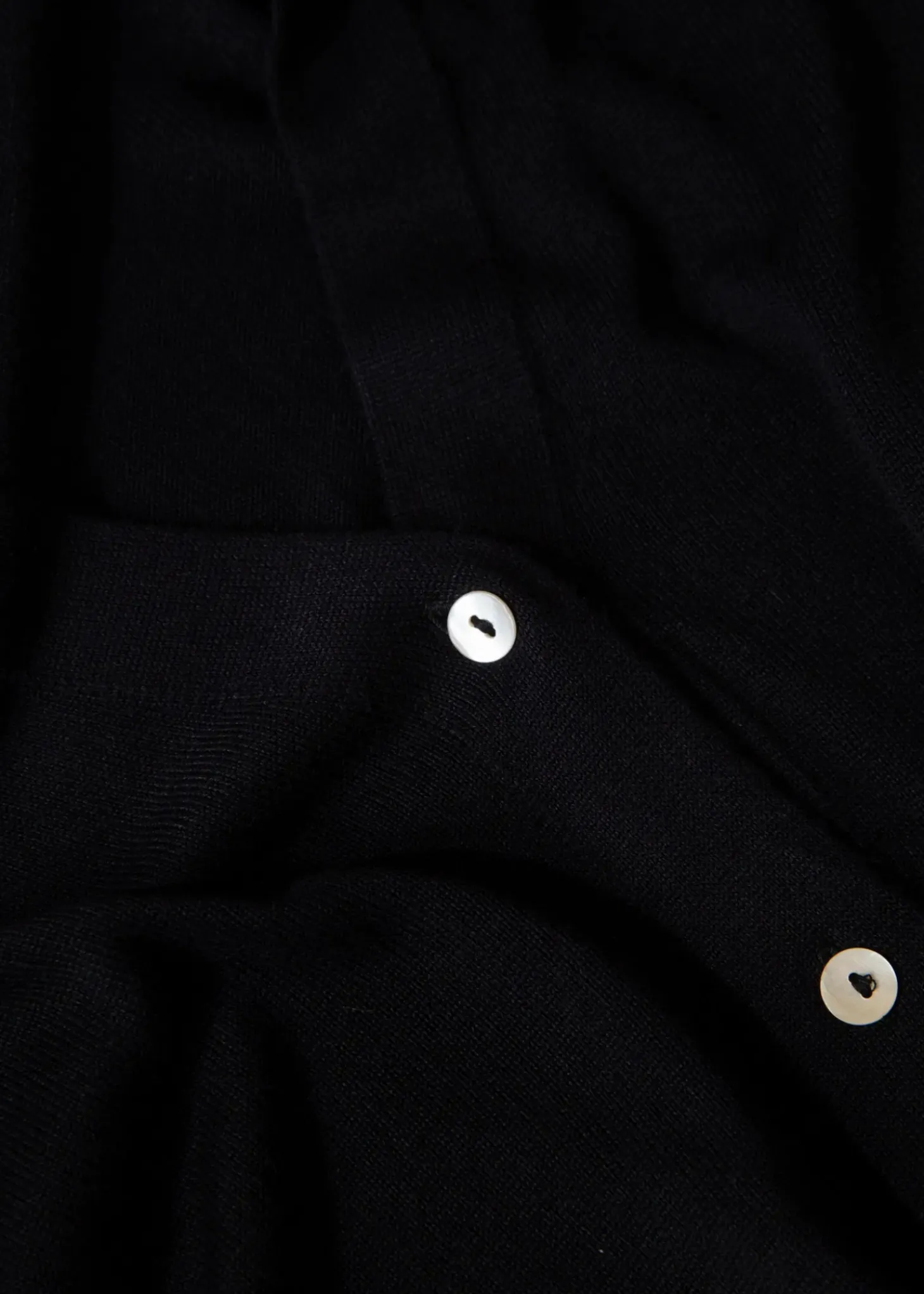 Svart finstickad cardigan med krage