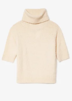 Vit stickad bouclétröja